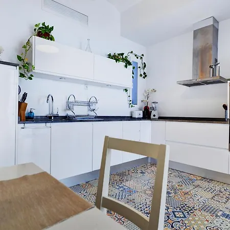 Roger Apartment *